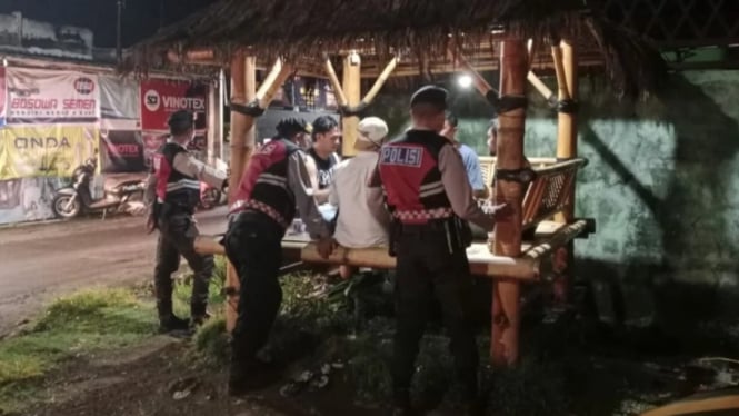 Sat Samapta Lobar jaga lingkungan Bersama warga