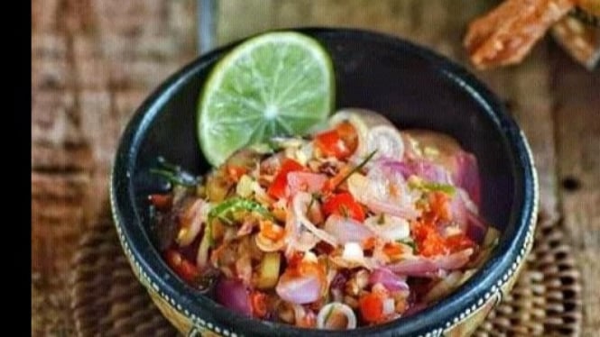 Sambal matah salah satu sambal khas Bali.