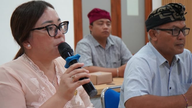 Kabid. Pendataan dan Pelayanan BPKPD Buleleng (kiri)