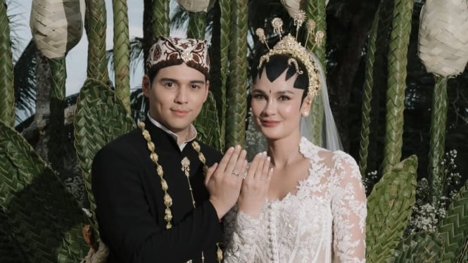 Luna Maya dan Maxime Bouttier setelah akad