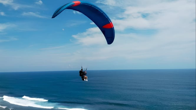 Paralayang Bukit Timbis Bali