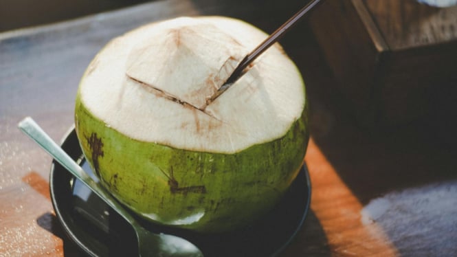 Kelapa sebagai sumber elektrolit alami