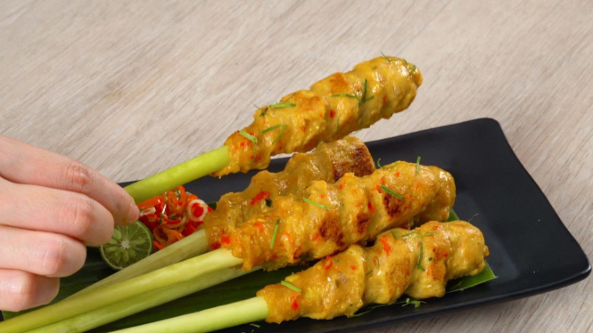 Hidangan sate lilit khas Bali