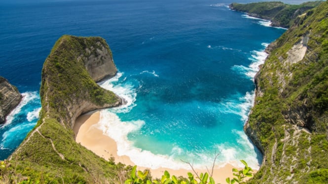 View Pantai Kelingking, salah satu destinasi terpopuler Nusa Penida