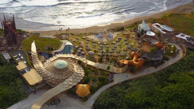 Perpaduan antara alam dan arsitektur di Luna Beach Club, Tabanan