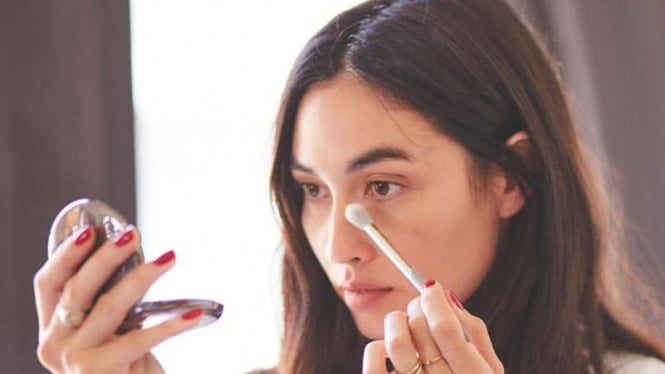 Makeup tipis, effort minimal, cantik maksimal