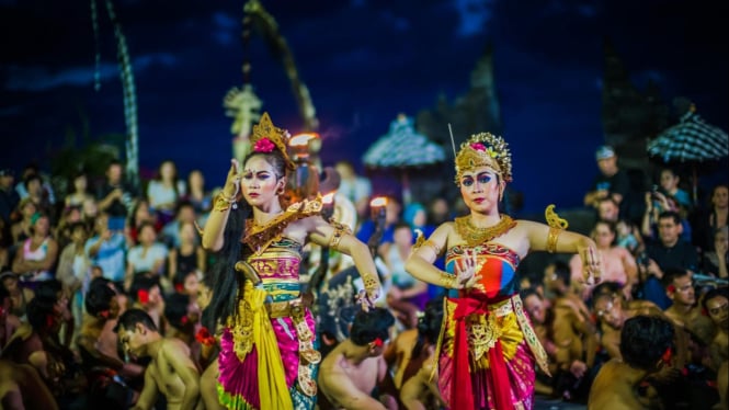 Penari Bali saat sedang upacara