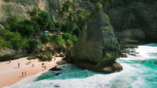 Diamond Beach Nusa Penida, surga tersembunyi dibalik tebing