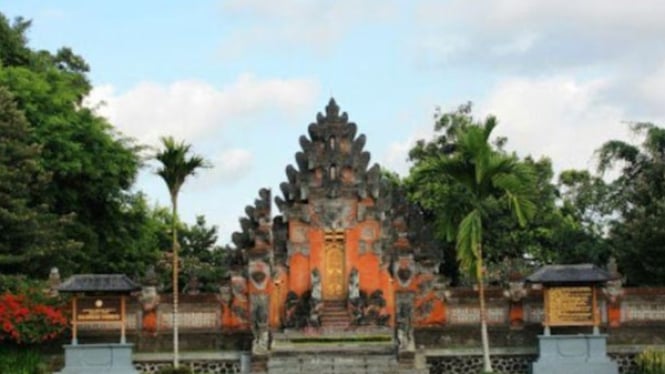 Istana Kepresidenan Tampaksiring dibangun oleh Presiden Ir. Soekarno