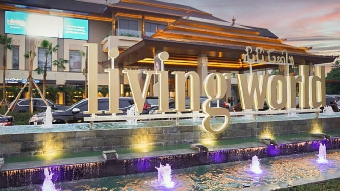 Tampak depan Living World Mal Denpasar, Bali