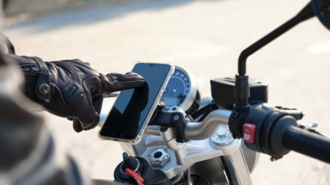 Phone holder, selain bermanfaat juga memiliki dampak negatif