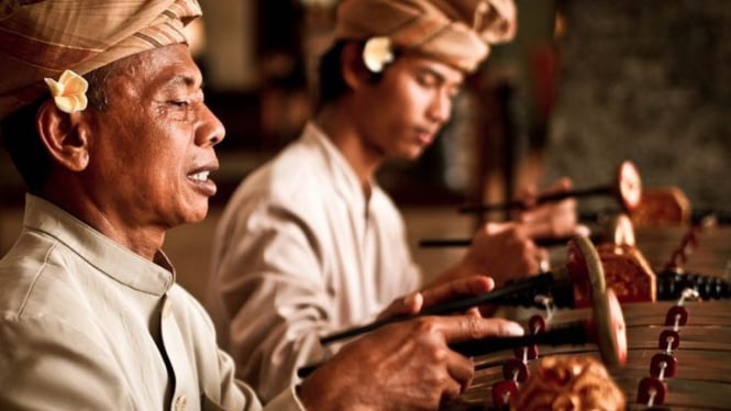 Gamelan Bali berbeda dengan gamelan Jawa dan Sunda