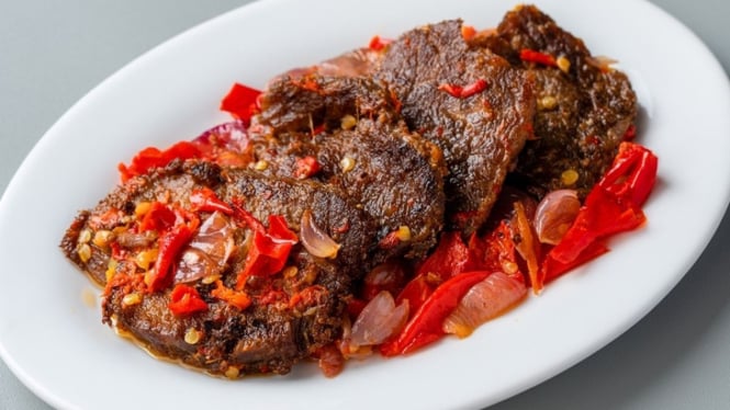 Perpaduan gurih dan pedas dendeng balado