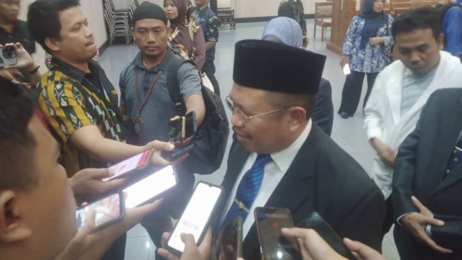 Lalu Ahmad Zaini, saat memberikan pernyataan