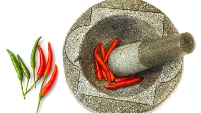 Sambal khas Nusantara biasa dibuat dengan cara diuleg