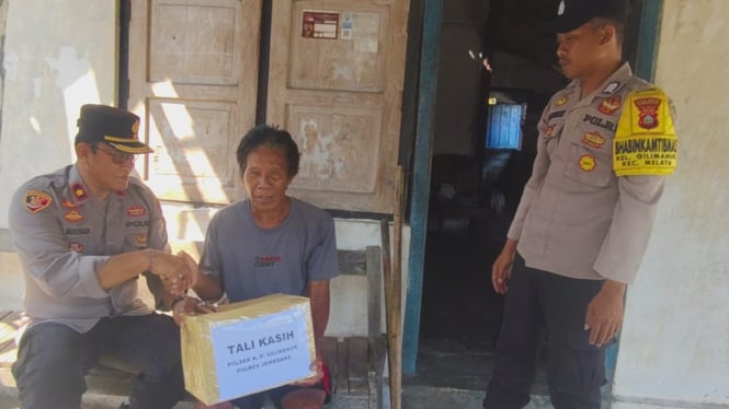 Kapolsek Gilimanuk bantu warga kurang mampu