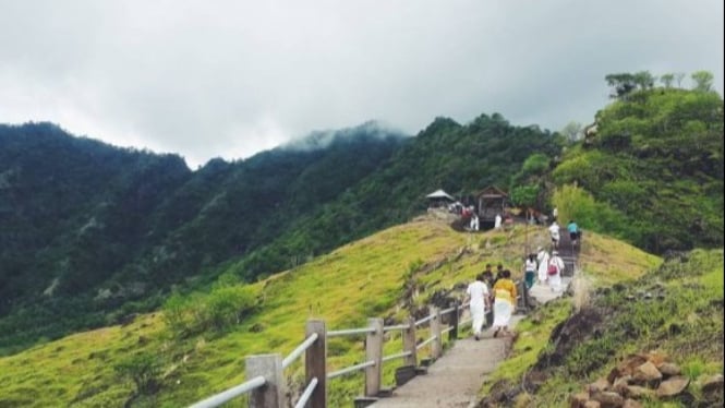 Kombinasi Keindahan dan Spiritualitas Pura Bukit Batu Kursi Bali
