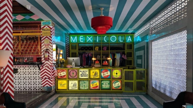 Interior khas Motel Mexicola yang ikonik