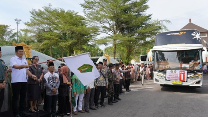 87 Orang Jemaah Haji asal Jembrana di berangkatkan ke tanah Suci