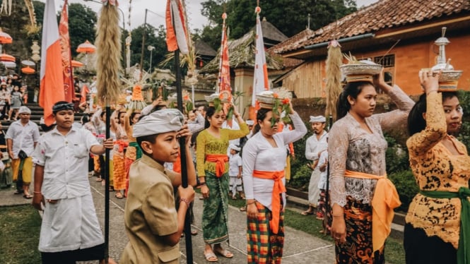 Odalan, upacara penuh tarian, canang sari, dan semangat komunitas