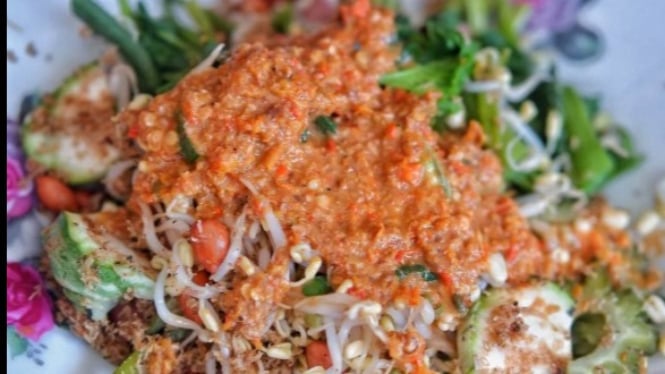 Makanan Serombotan Klungkung Khas Bali