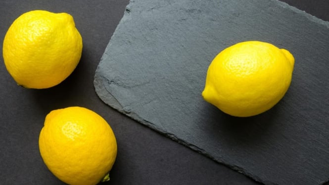 Buah lemon sangat membantu meredakan batuk