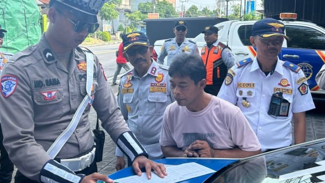 Sidak parkir truk liar di Jalan Cargo, Denpasar