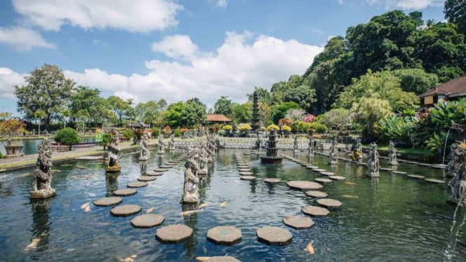 Keindahan Alam dan Arsitektur Bali Berpadu Indah di Tirta Gangga