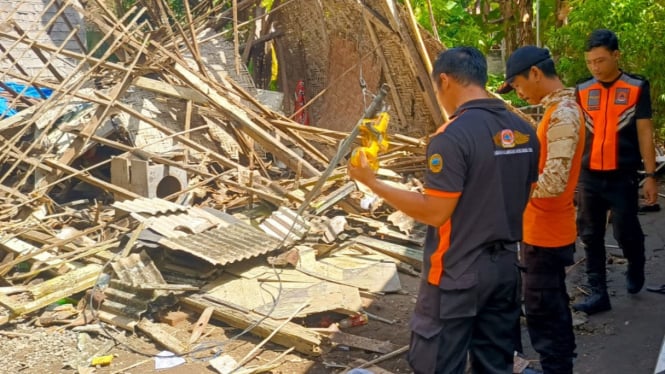 Diterjang cuaca buruk, rumah warga Sumbersari Roboh
