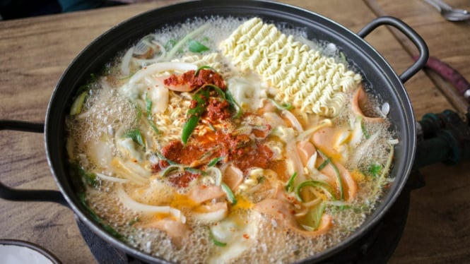 Ubah mie instan biasa jadi luar biasa! Tambah 3 bahan ini aja.