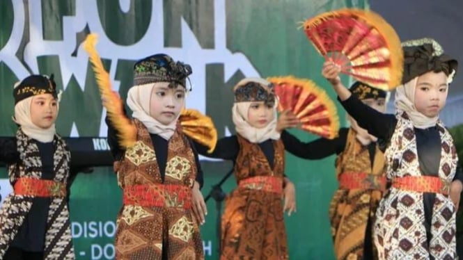 Penampilan seni dan hiburan ramaikan Car Free Nite Gerung