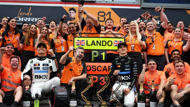 McLaren merayakan podium Lando Norris dan Oscar Piastri.