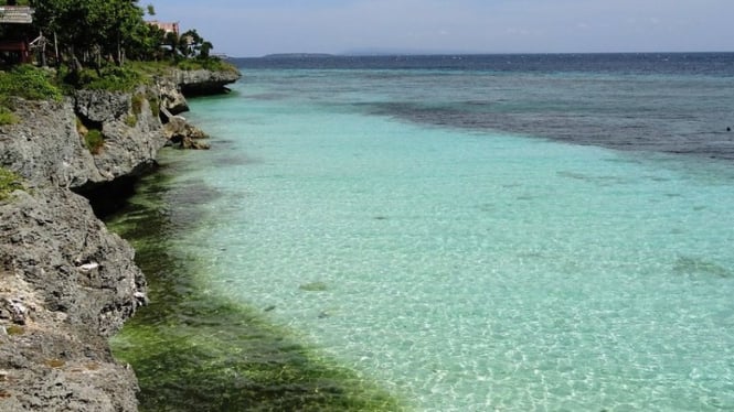 Jernihnya air laut di Pantai Bira