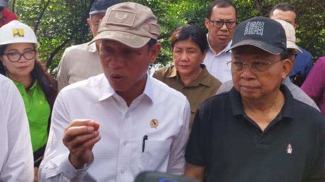 Menteri Lingkungan Hidup Hanif Faisol Nurofiq