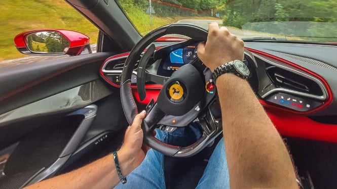 Memiliki mobil Ferarri bisa mendongkrak kepercayaan diri.