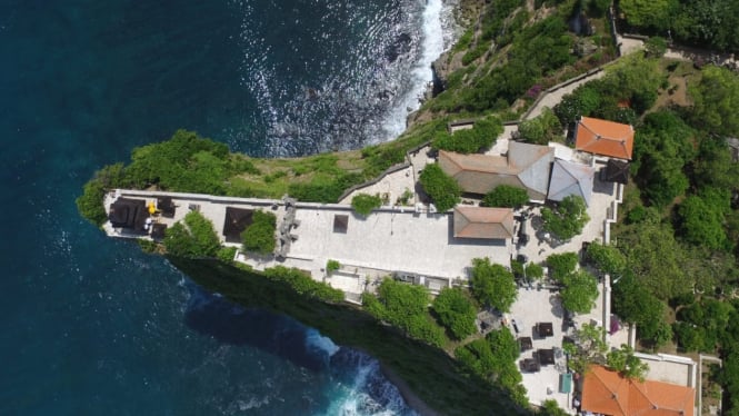 Pura Luhur Uluwatu, simbol alam dan spiritualitas Bali.