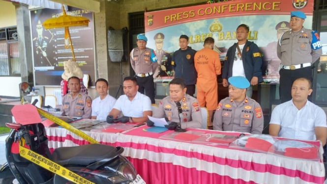 Kapolres Bangli AKBP I Gede Putra (tengah)