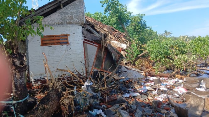 Kerusakan rumah warga di Desa Pengambengan