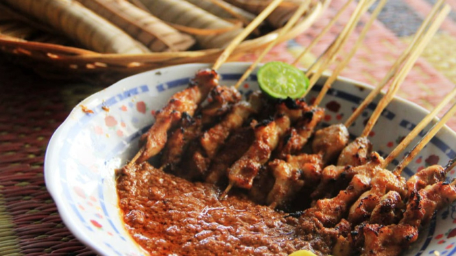 Cita rasa gurih Sate Bulayak khas Lombok