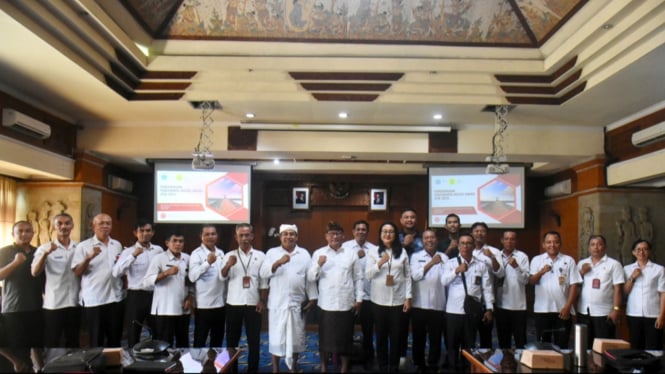 Lurah dan Perbekel di Denpasar peserta Paralegal Justice Award