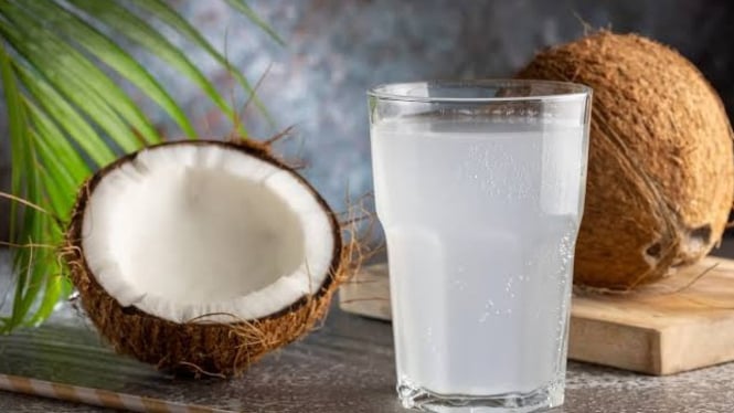 air kelapa tak hanya segar, namun menyehatkan