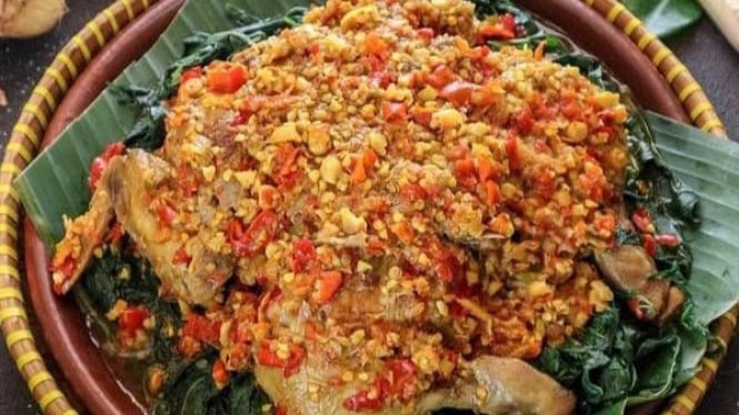 Ayam Betutu bumbu rempah yang meresap