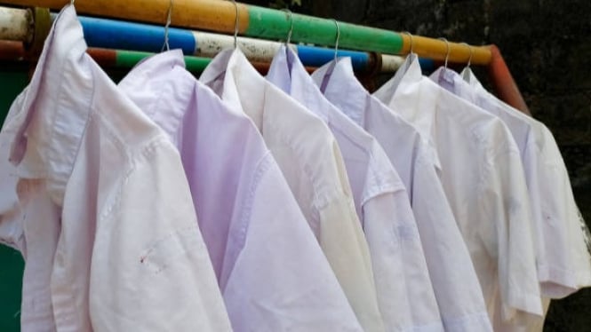Banyak cara untuk menghilangkan noda kuning di baju putih