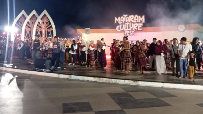 Tarian Asal Daerah NTT Hibur Penonton