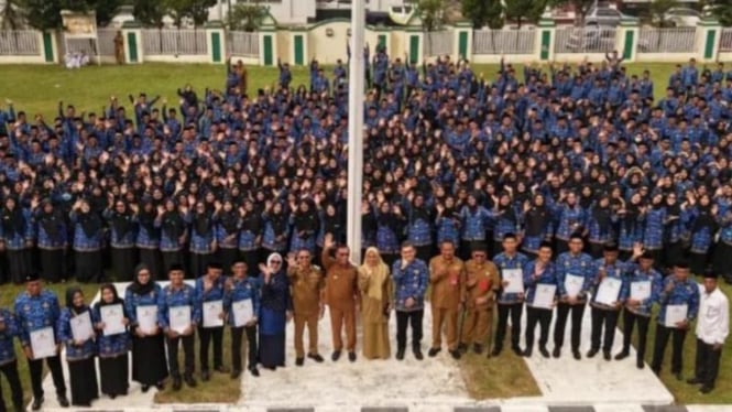 Wali Kota & Wakil Wali Kota Bima foto bersama CPNS dan PPPK