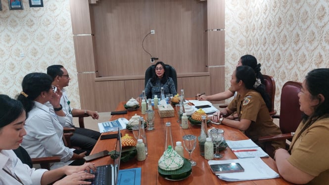 Kasubbag Umum BPMP Bali, Roni Karsidi bertemu Ida Ayu Surya