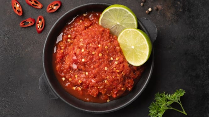 Cita rasa sambal pedas dan segar dari buah-buahan harus kamu coba