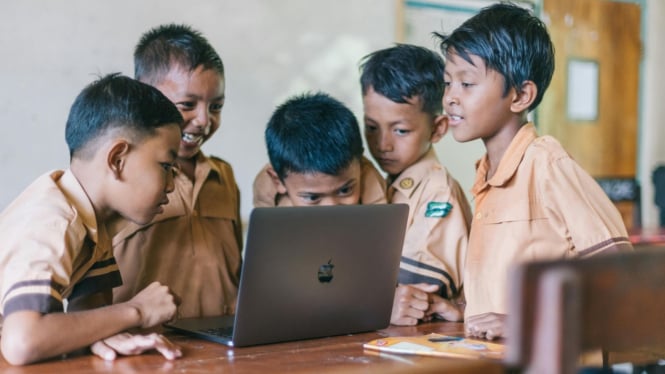 Pendidikan membuka dunia, rasa ingin tahu mereka adalah kuncinya