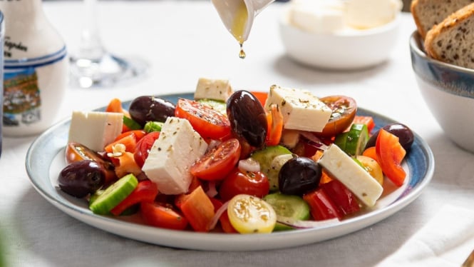 Warna-warni kesegaran dalam semangkuk salad