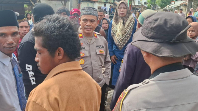 Polisi lakukan pendekatan pada massa di aksi blokade jalan